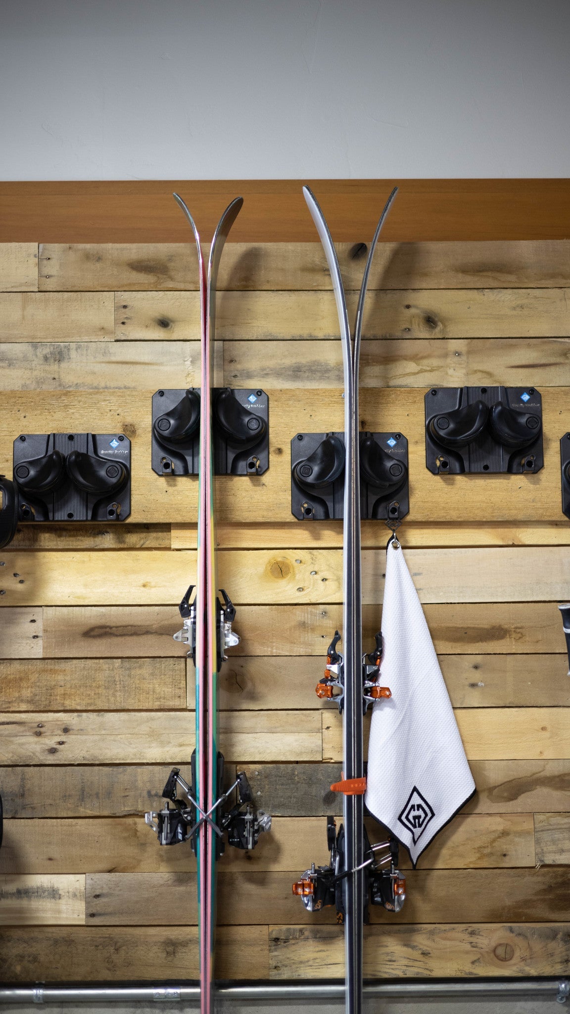 Wall Ski Rack Guide: Keep Your Skis Safe, Accessible, and Off the Floor