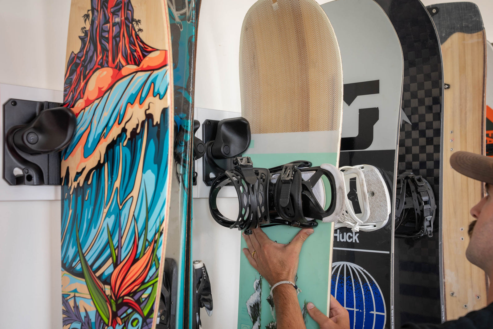 Wall Snowboard Mount: How to Store Snowboards Cleanly and Safely at Home