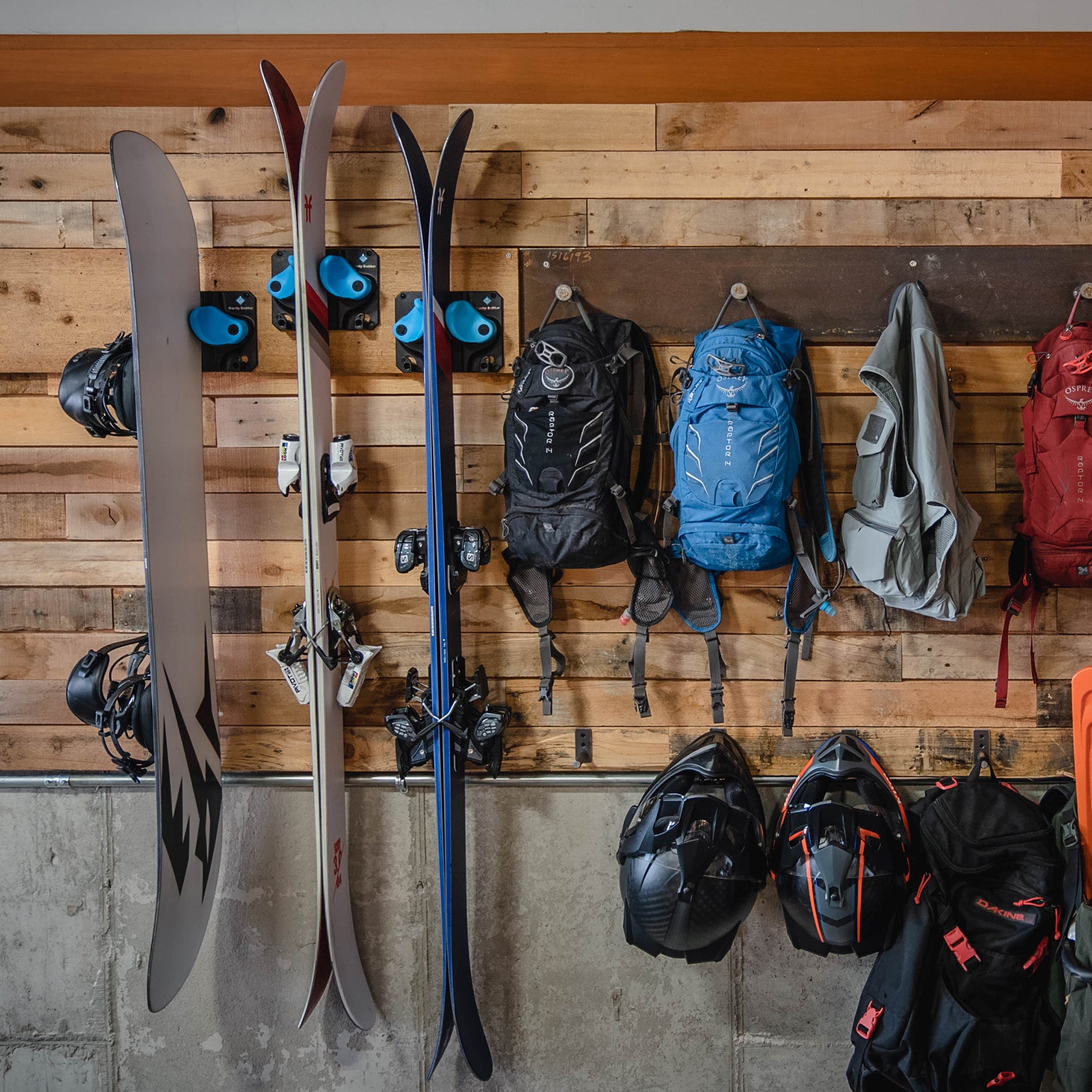 Gravity Grabber - The Ultimate Ski & Snowboard Storage Solution