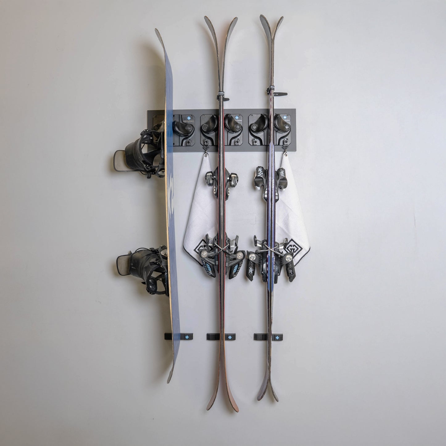 Graphite Mounting Board - Gravity Grabber®