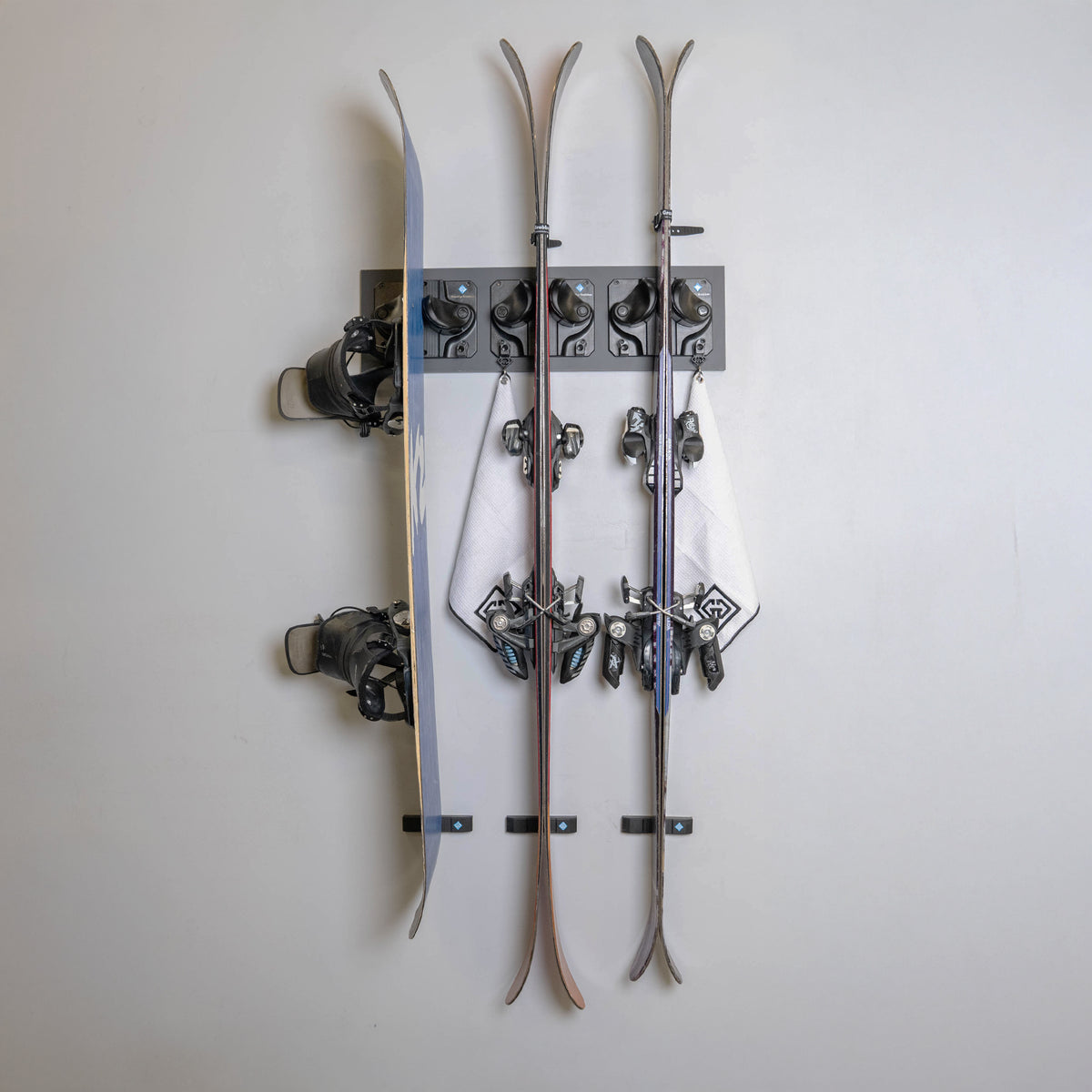 Graphite Mounting Board - Gravity Grabber®