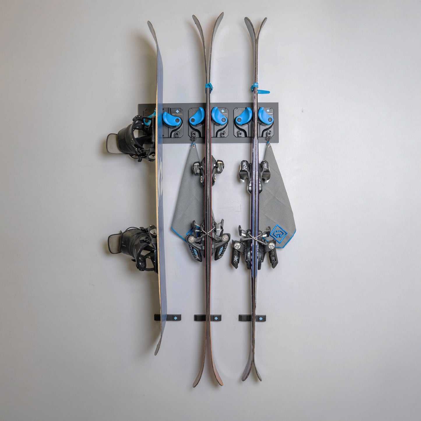Graphite Mounting Board - Gravity Grabber®