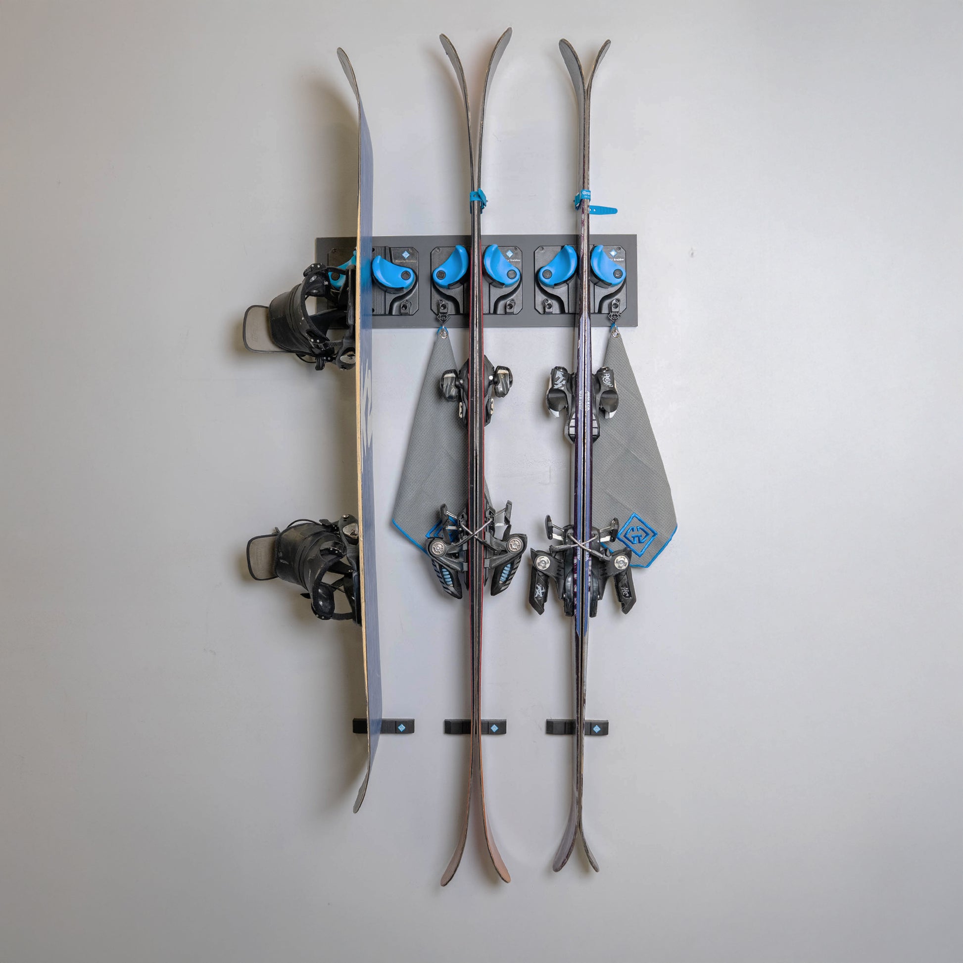 Graphite Mounting Board - Gravity Grabber®