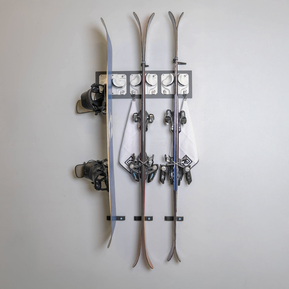 Graphite Mounting Board - Gravity Grabber®