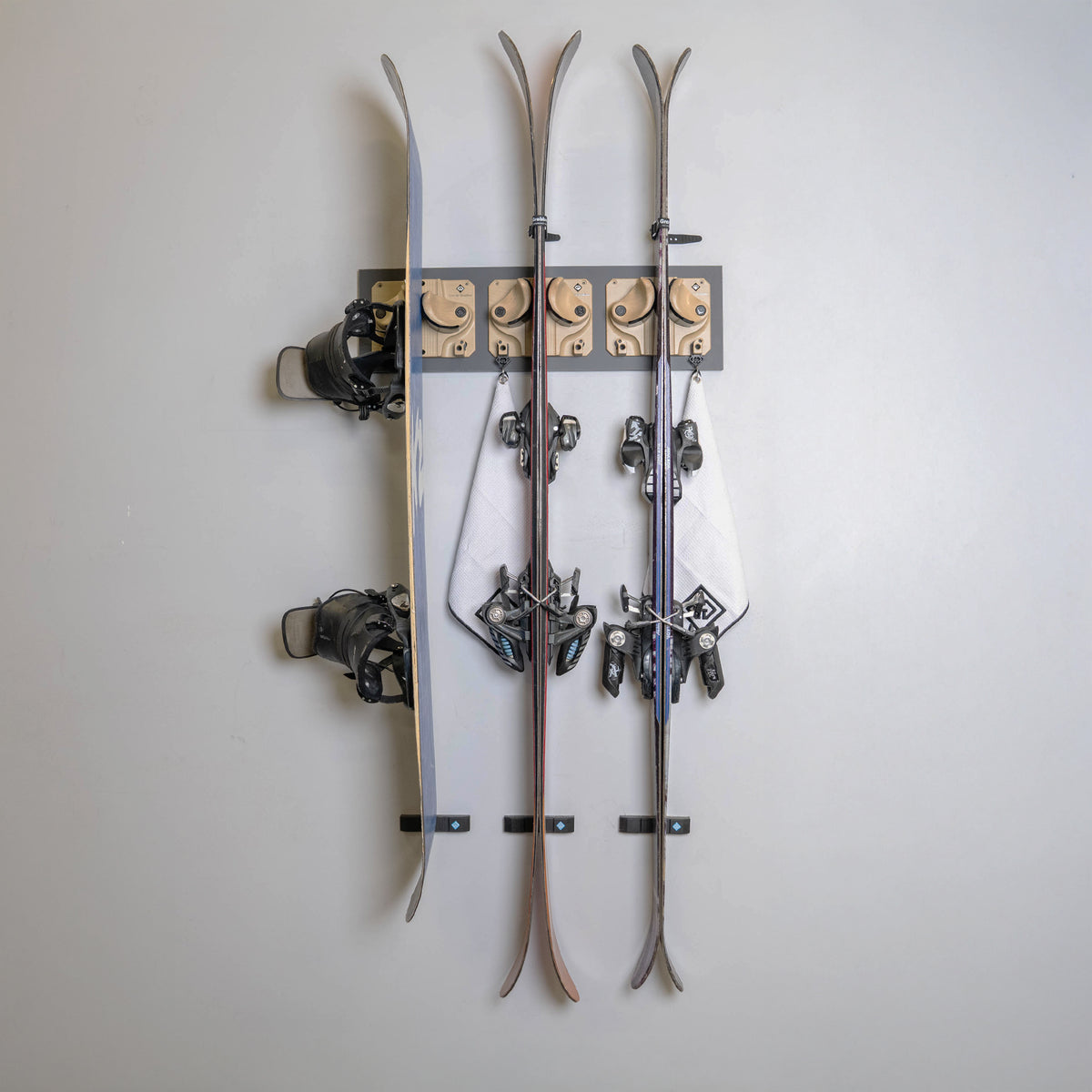 Graphite Mounting Board - Gravity Grabber®